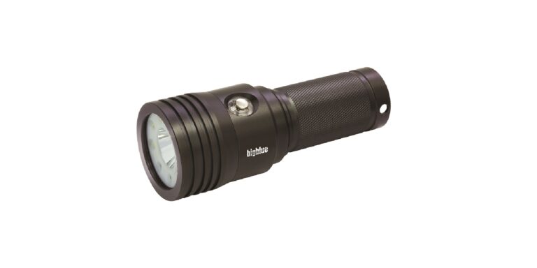 Lampe sous-marine robuste pour explorer les profondeurs et découvrir la vie marine.
