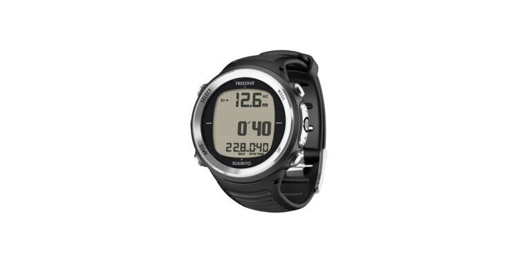 Montre de plongée Suunto, idéale pour les activités sous-marines et la plongée libre.