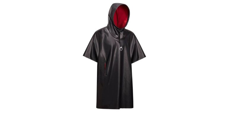 Vêtement imperméable pour activités nautiques, idéal pour explorer le monde sous-marin.