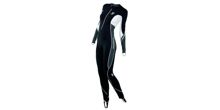 Combinaison de plongée moderne, conçue pour le confort et la protection sous-marine.
