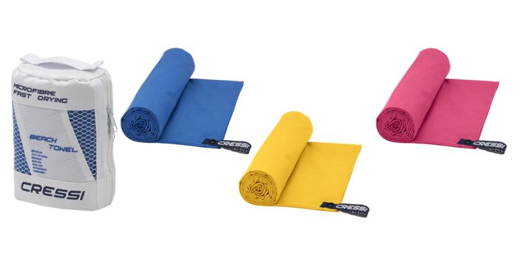 Serviettes en microfibre Cressi, sèchent rapidement, idéales pour vos aventures sous-marines.