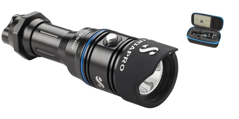Lampe sous-marine robuste, idéale pour explorer les profondeurs marines en toute sécurité.