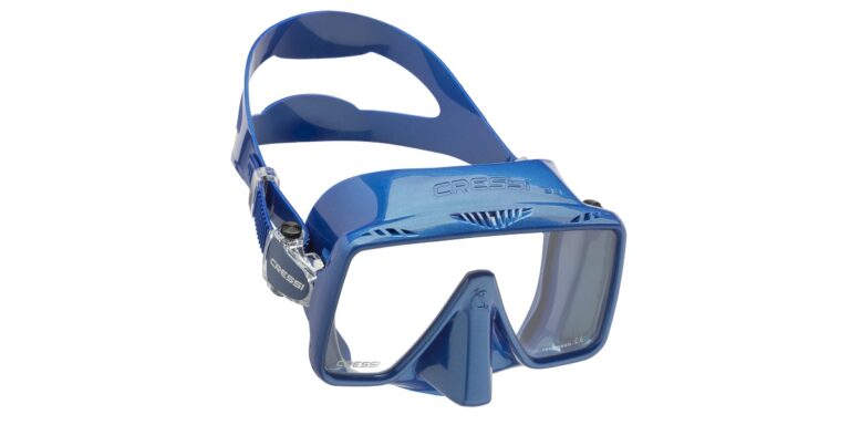 Masque de plongée Cressi bleu, idéal pour explorer le monde sous-marin avec confort.