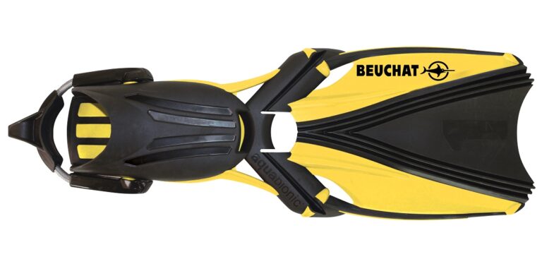 Palmes de plongée Beuchat, idéales pour explorer le monde sous-marin avec confort et efficacité.