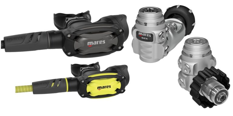 Équipement de plongée sous-marine Mares, incluant détendeurs et accessoires pour les plongeurs.
