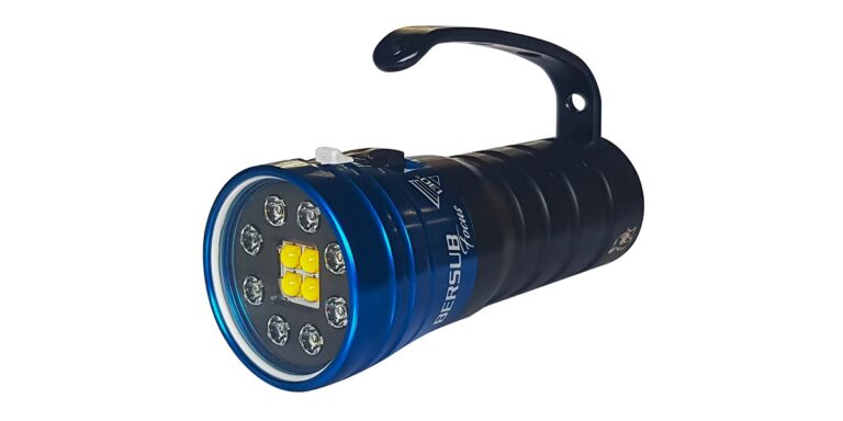 Lampe sous-marine LED, idéale pour explorer les profondeurs marines en toute sécurité.