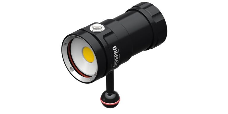 Projecteur sous-marin professionnel pour explorer les merveilles de l'océan en toute sécurité.