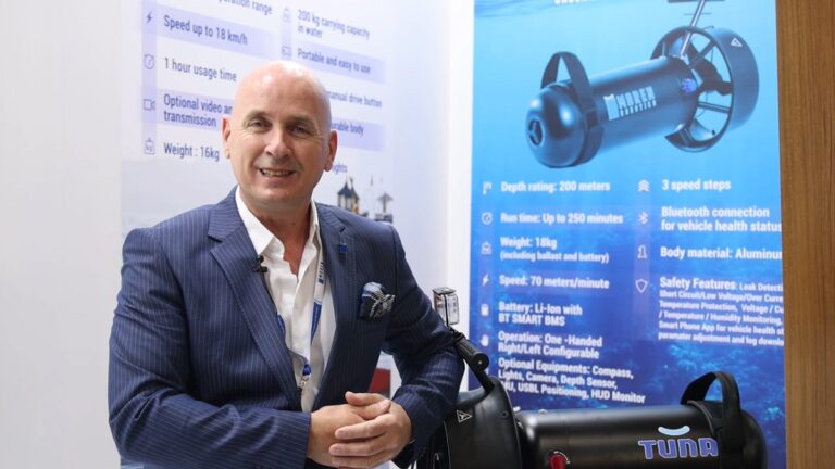 Appareil sous-marin innovant avec transmission vidéo, profondeur de 200 mètres et capacité de 200 kg.
