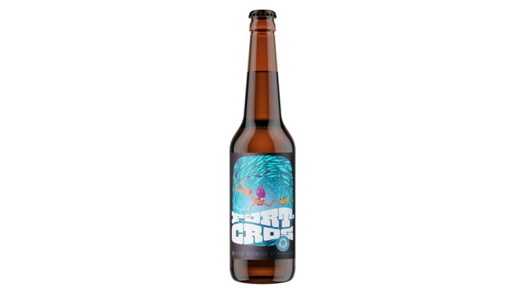 Bouteille de bière artisanale inspirée du monde sous-marin, design coloré et vibrant.