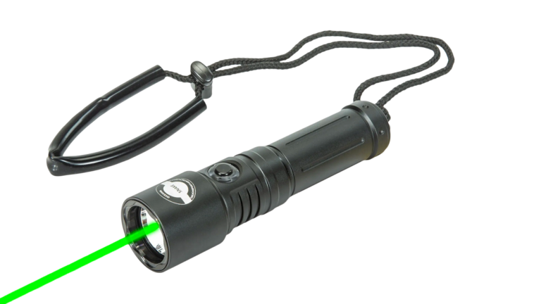 Lampe sous-marine avec laser vert, idéale pour explorer les fonds marins.
