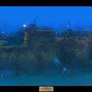 Donator Panoramique RVB logo L'épave du Donator, joyau sous-marin, attire les plongeurs avec sa riche biodiversité et son histoire fascinante. #Plongée