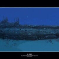 Le Rubis, un sous-marin légendaire, repose majestueusement sur le fond marin, attirant les passionnés de plongée sous-marine.