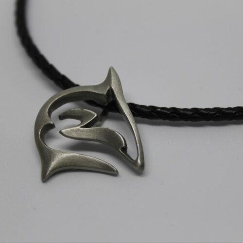 collier dauphin stylise Requin stylisé sur cordon noir