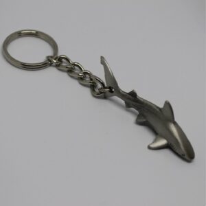 Porte-clés en forme de requin, accessoire marin pour les amoureux de la mer.