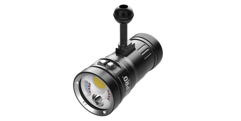 La lampe de plongée Bersub M80 illumine les profondeurs marines, offrant une visibilité optimale pour les explorations sou...
