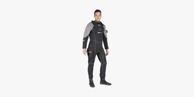 La combinaison étanche Mares RX3 offre une protection optimale pour les plongeurs explorant les profondeurs marines.