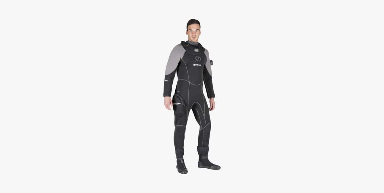La combinaison étanche Mares RX3 offre une protection optimale pour les plongeurs explorant les profondeurs marines.
