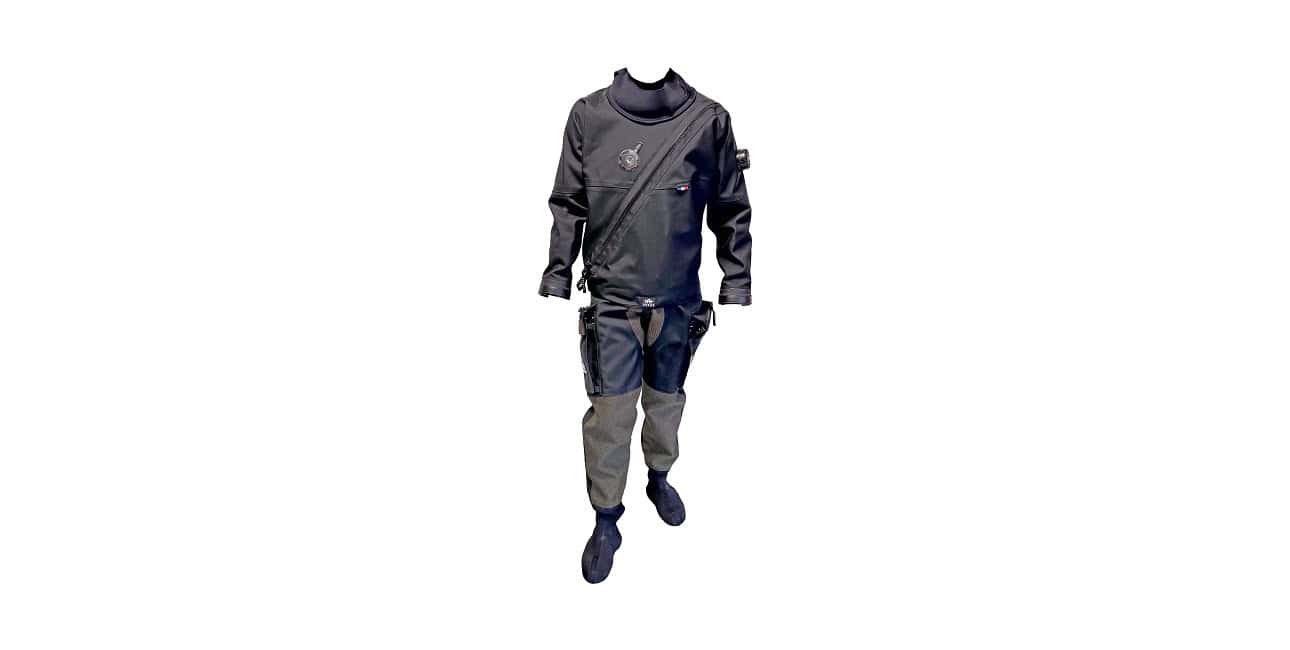 Combinaison étanche Topstar SP1 : l'équipement essentiel pour explorer les profondeurs marines en toute sécurité. #Plongée