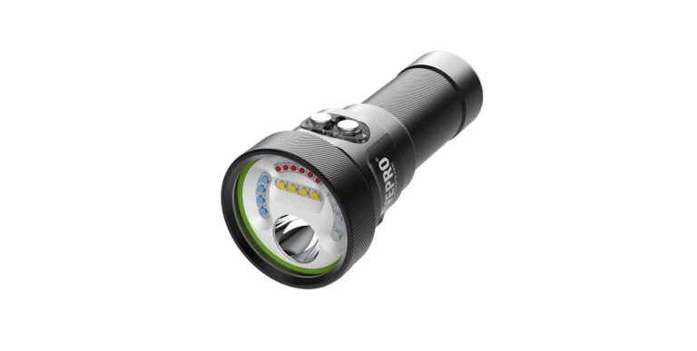 La lampe de plongée Divepro M35 V2 illumine les profondeurs marines avec puissance et polyvalence, essentielle pour l'expl...