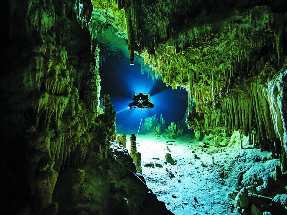 Cave diving alvaro herrero