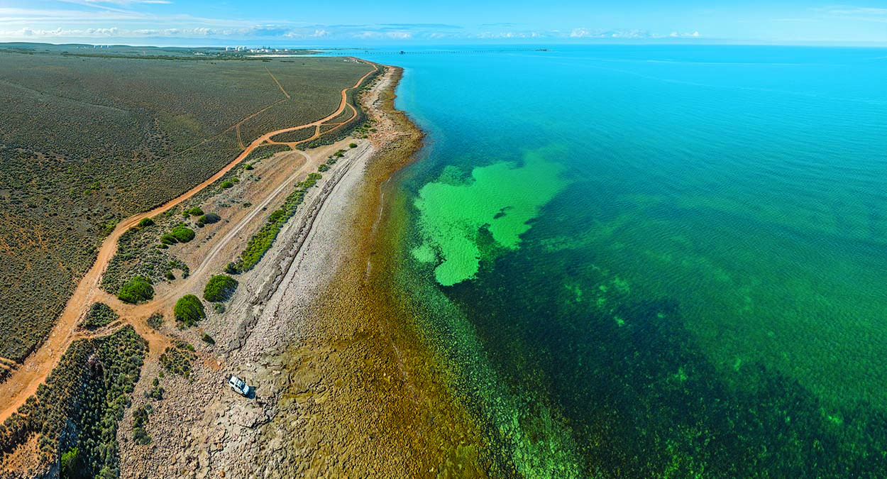 La côte australienne dévoile ses eaux turquoise cristallines, un paradis pour les amateurs de plongée et d'exploration mar...