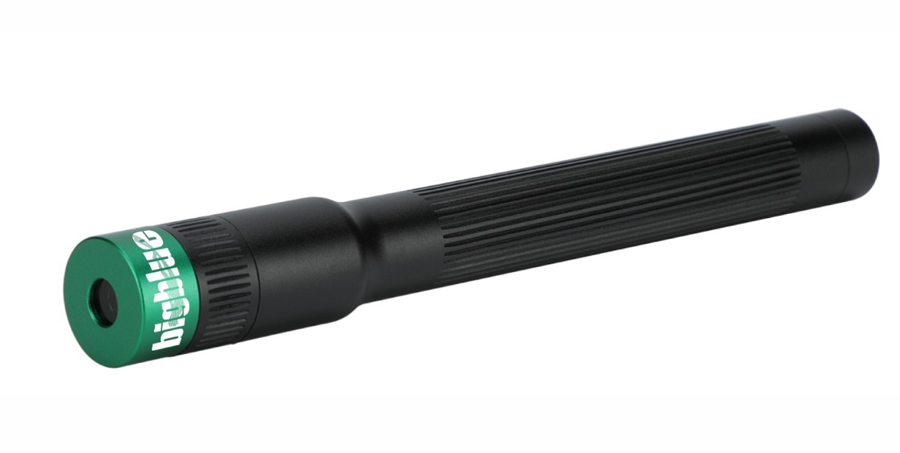 Cette lampe de plongée compacte et robuste est idéale pour explorer les profondeurs marines avec une visibilité optimale.