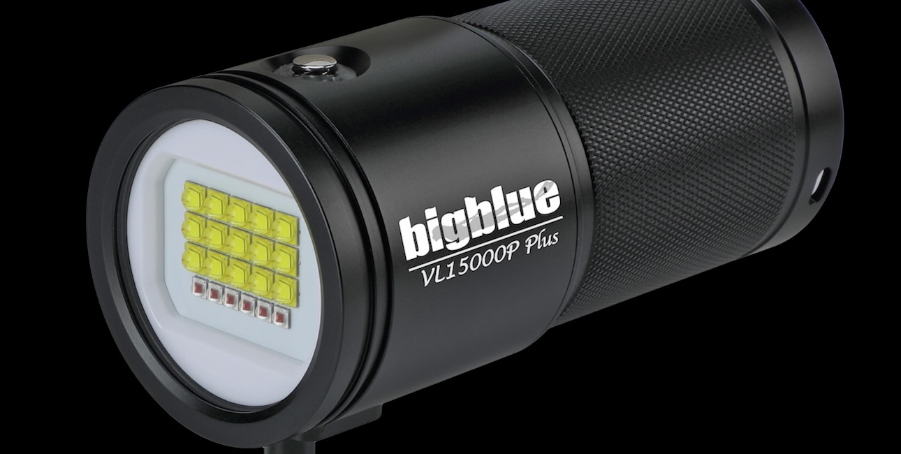 Le phare Bigblue VL15000P Plus éclaire les profondeurs marines, offrant une visibilité exceptionnelle pour les plongeurs p...