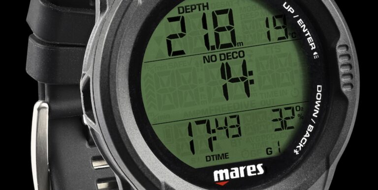 L'ordinateur de plongée Mares Sirius affiche des données essentielles pour une exploration sous-marine sécurisée et enrich...
