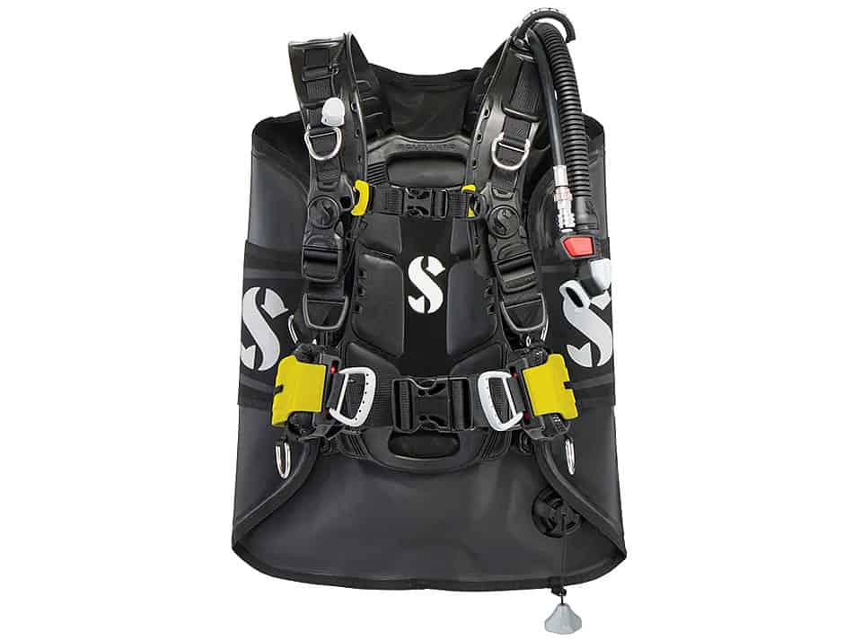 Gilet de plongée sous-marine, équipement essentiel pour la flottabilité et la sécurité des plongeurs.