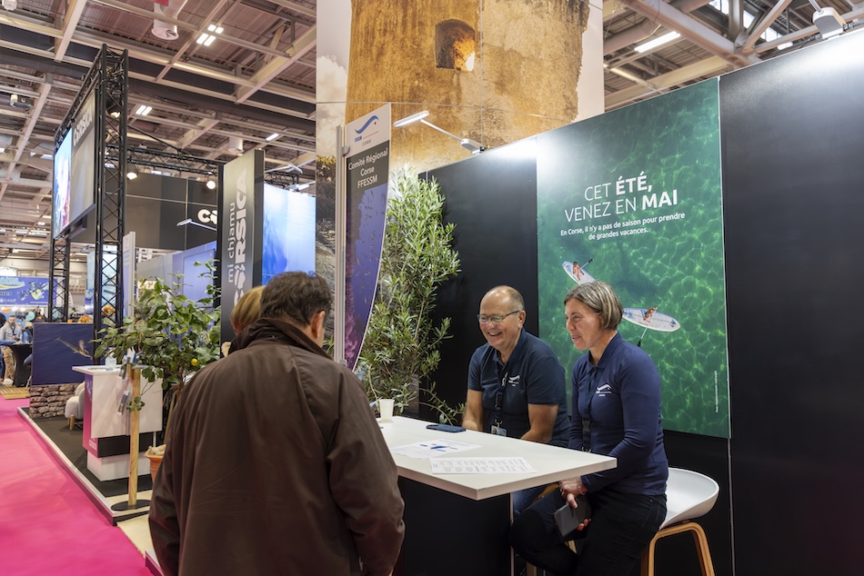 Stand de plongée sous-marine : voyages, formation, équipements, événements en Corse cet été.