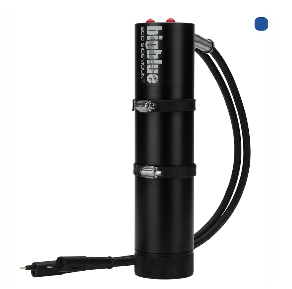 Projecteur sous-marin Bigblue EOD Sidemount, idéal pour l'éclairage lors de plongées profondes.