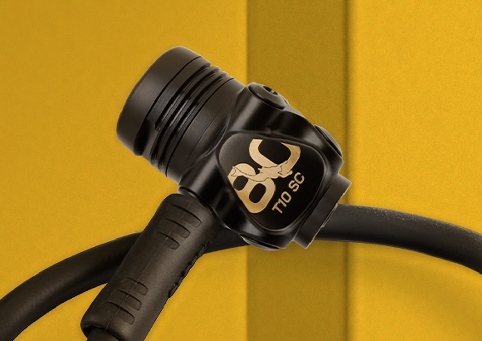 Détail d'un régulateur de plongée T10 SC, essentiel pour l'exploration sous-marine.