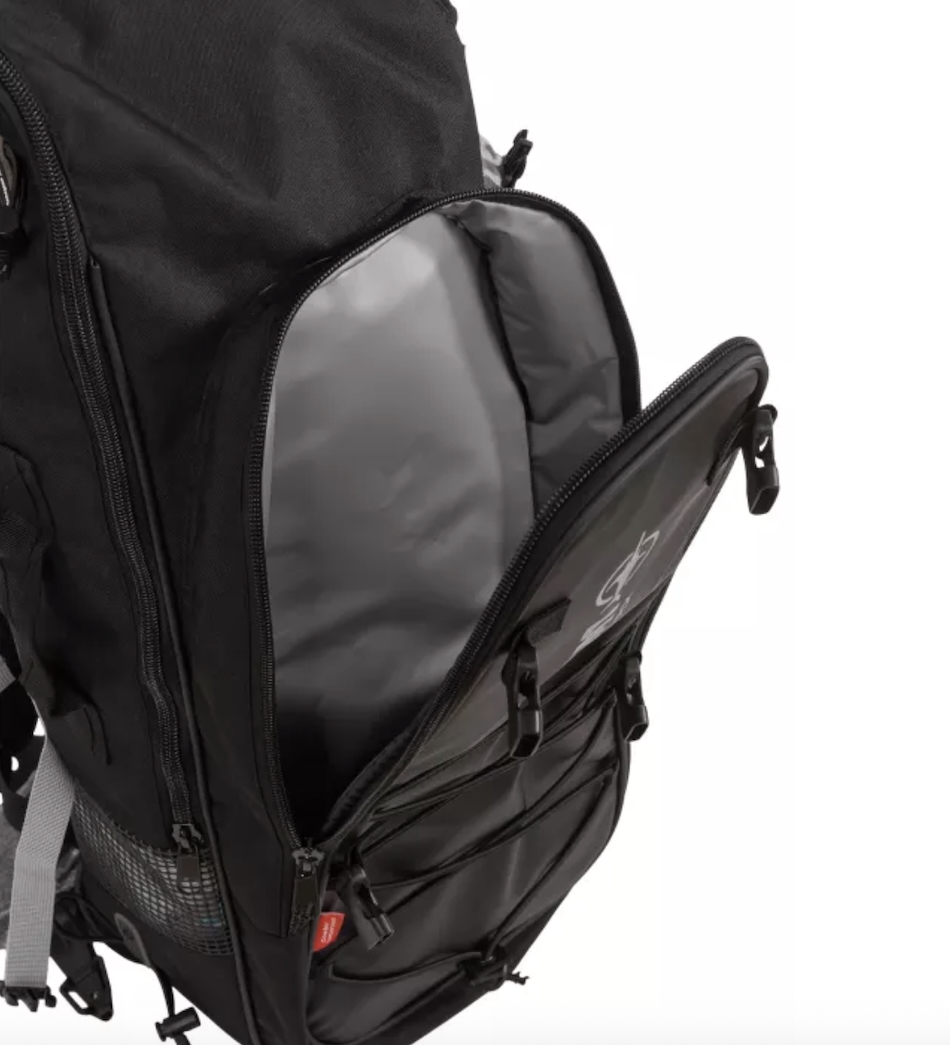 Sac de plongée pratique avec compartiments pour ranger facilement votre équipement sous-marin.