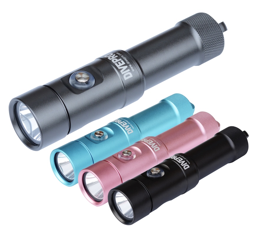 Lampes de plongée colorées, essentielles pour explorer les merveilles du monde sous-marin.