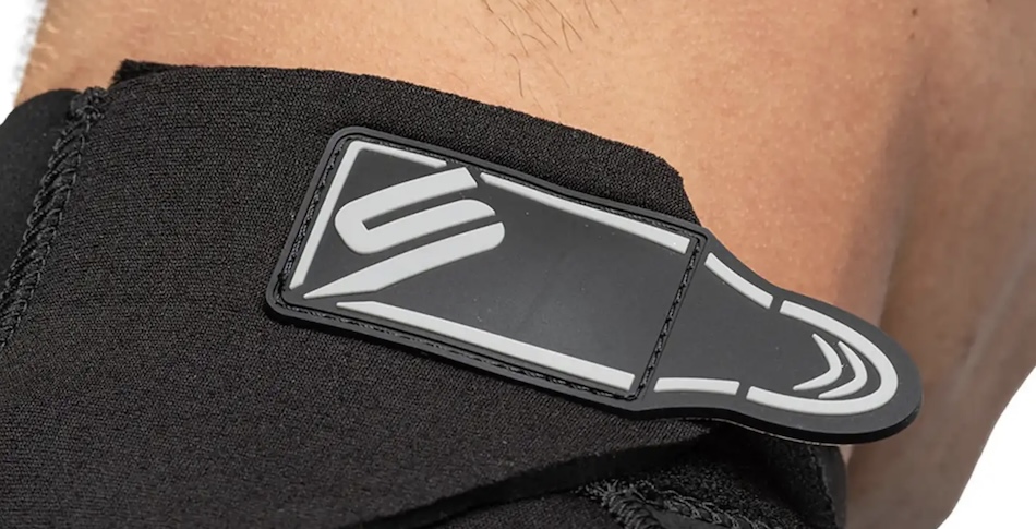 Détail d'un équipement de plongée sous-marine, essentiel pour la sécurité et le confort.